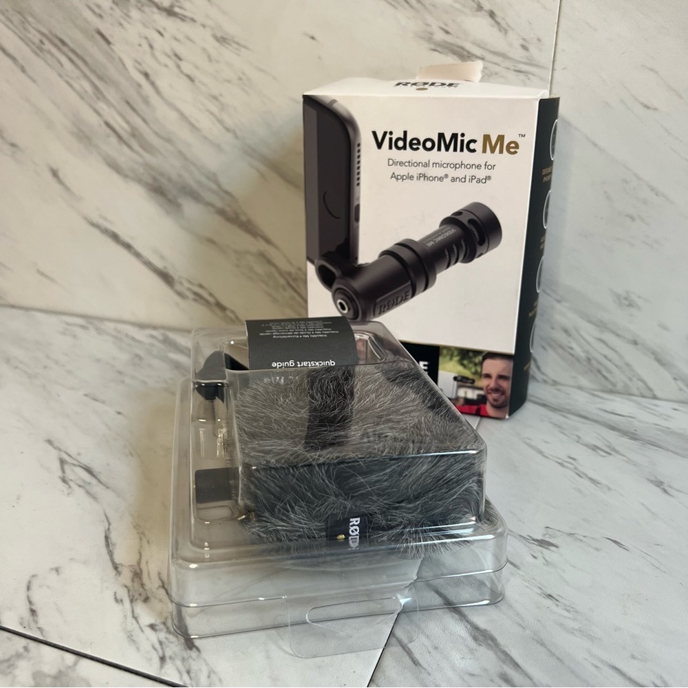 Rode VideoMic Me Directional Mic Vlogger Essential for iPhone iPad